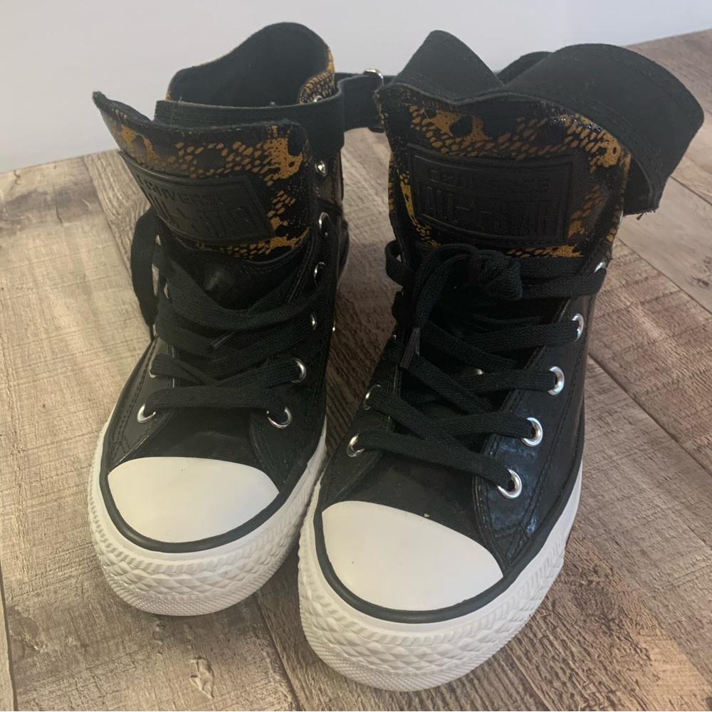 Black Animal Print accented Converse All Star Tennis Shoes/Sneakers Size 7.5